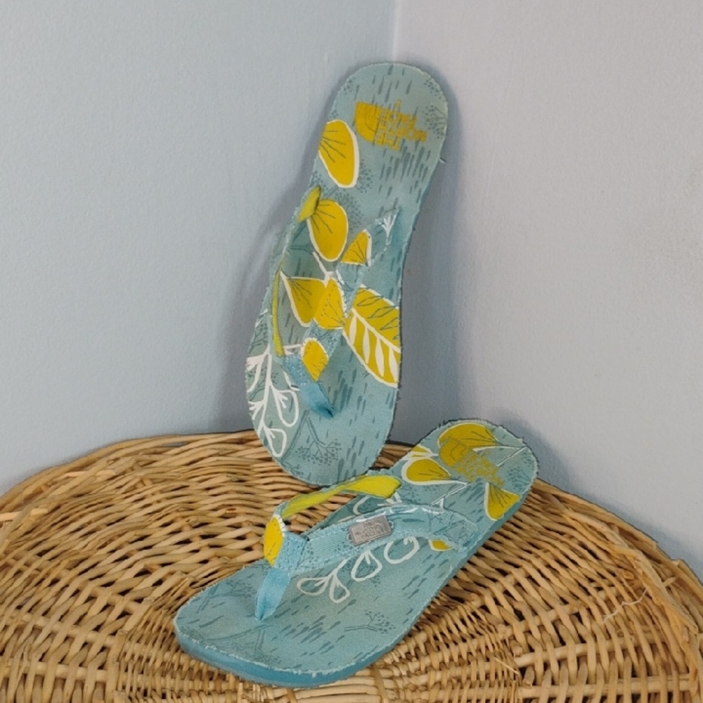 The North Face Blue and Yellow Patterned Raw Hem Fabric Sandals Size 8 Tropical